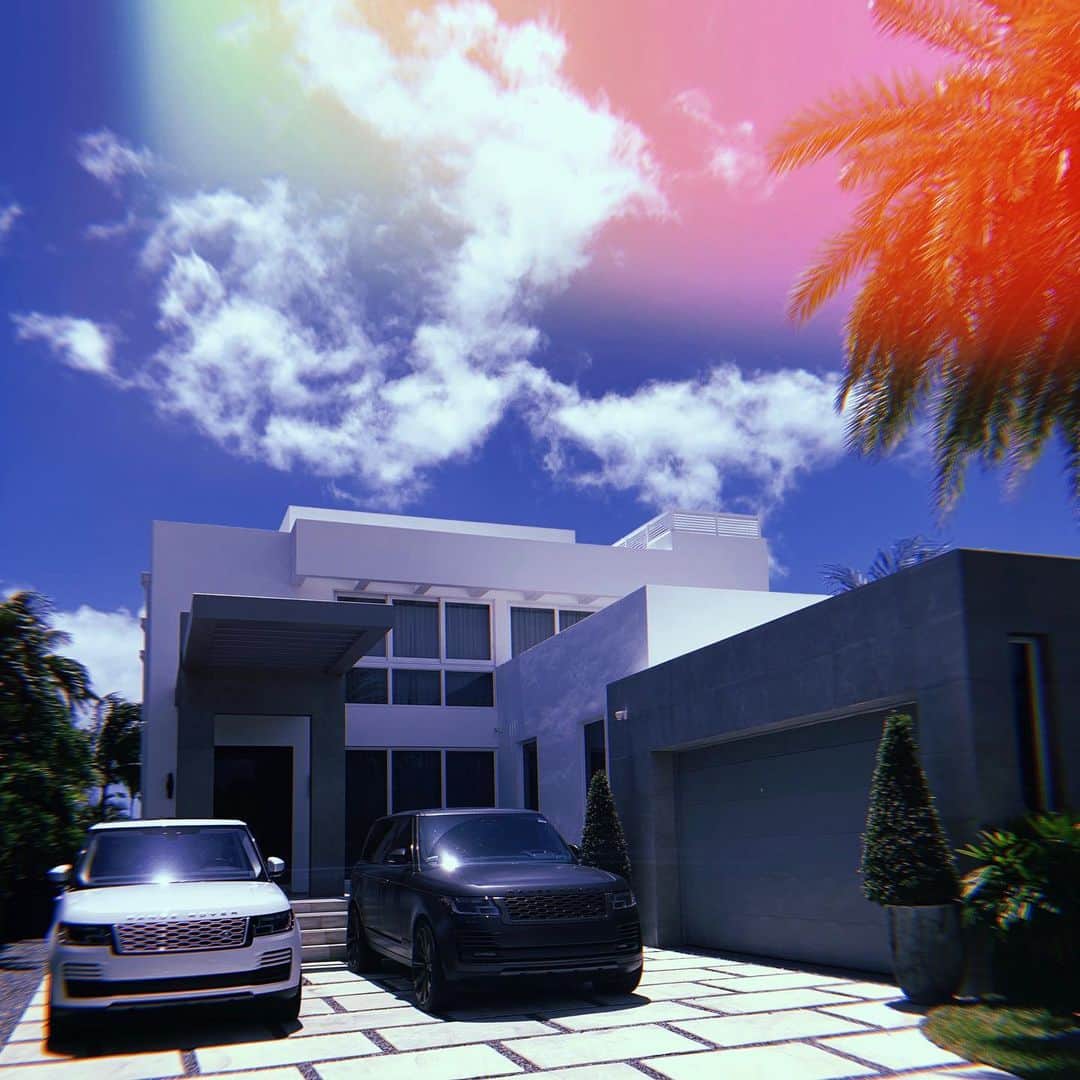 ティム・ハーダウェイ・ジュニアのインスタグラム：「Thank you @sixtusa for the smooth transition home 🌴😎🚙 #OffSzn」