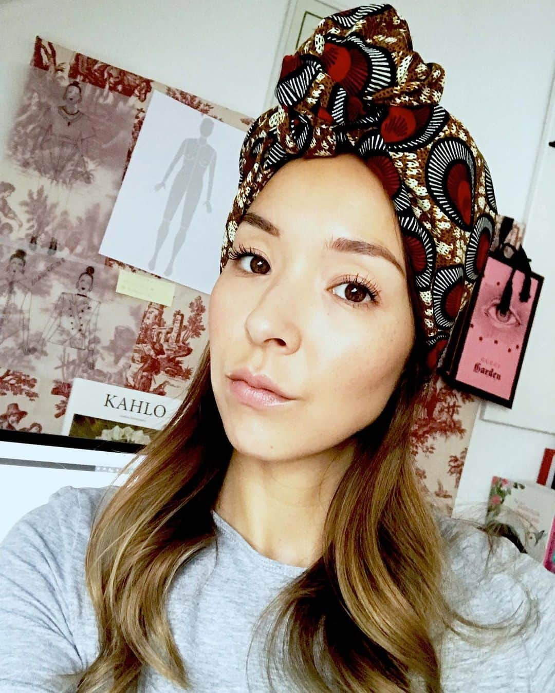 マリ・ヴァルトマンのインスタグラム：「Another Turban inspo 💁🏻‍♀️ . . . . . .  #aboutalook #chictopia #fashion #fashionaddict #fromwhereistand #stylediaries #styleinspo #fashiondiaries #fashionstyle #outfitideas #ootdmagazine #outfitinspiration #turban #africanwax #styleoftheday #selfiegram #selfienation #africancottonwax #africancotton #turbanstyle」