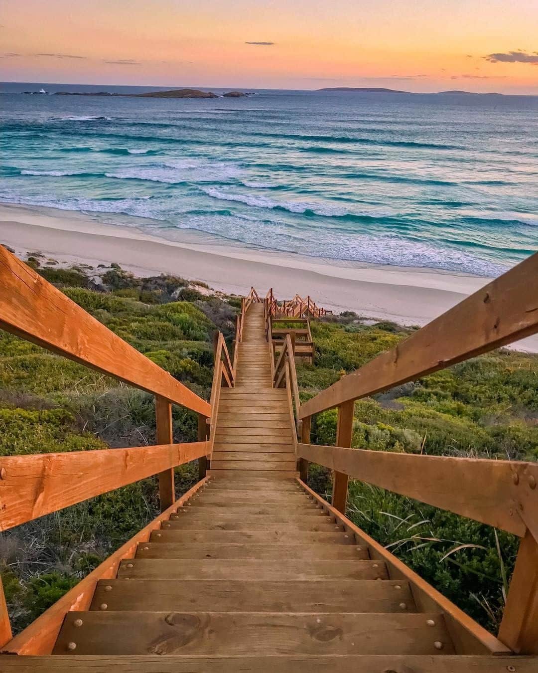 Australiaさんのインスタグラム写真 - (AustraliaInstagram)「From where you'd rather be heading today...🚶 @__ygt__ felt "so lucky to have parents and family live in such a beautiful town," which makes the perfect reason to visit #Esperance in @westernaustralia multiple times a year! Remote and remarkable, this seaside town in @australiasgoldenoutback has a coastline that would rival any in the world. Think white sand beaches, crystal clear water and hundreds of uninhabited islands. Amazing!  #seeaustralia #justanotherdayinwa #goldenoutback #nature #wildlife」5月7日 4時00分 - australia