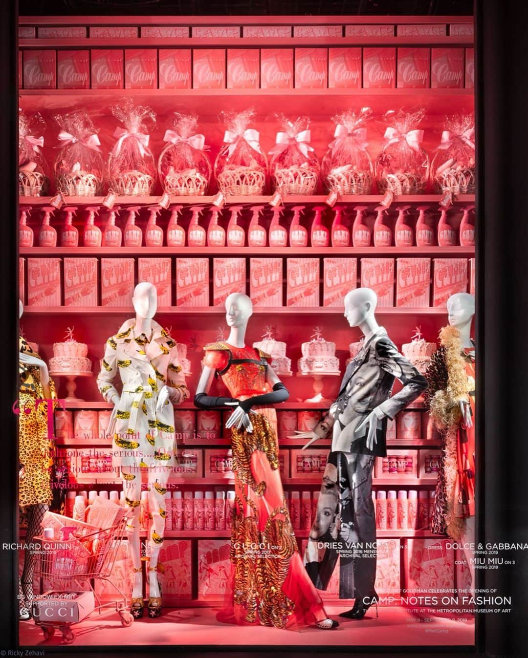 Bergdorf Goodmanさんのインスタグラム写真 - (Bergdorf GoodmanInstagram)「CAMP GUCCI 👑 In honor of @gucci’s #MetGala spotlight tonight, we have partnered with the Italian brand to celebrate its Pre-Fall 2019 collection, which is now featured in our iconic windows. Discover them all through 5/27 at 5th Avenue and 58th Street and shop the pieces making their debut on our 2nd floor. [photos: @rickyzehavi]」5月7日 4時02分 - bergdorfs