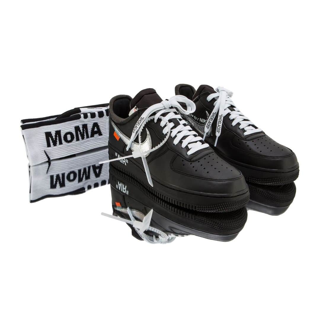 Flight Clubさんのインスタグラム写真 - (Flight ClubInstagram)「Multi-hyphenate, Virgil Abloh, flexed his roots in the art community by releasing the OFF-WHITE x MoMA x Nike Air Force 1 exclusively at NYC's acclaimed museum.」5月7日 4時30分 - flightclub
