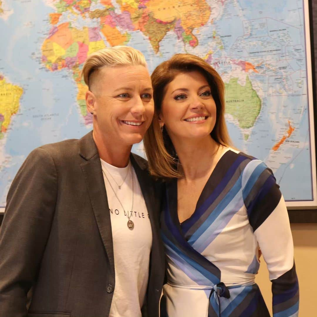 アビー・ワンバックさんのインスタグラム写真 - (アビー・ワンバックInstagram)「Norah O'Donnell is the real deal.  She is chockfull of drive and heart; she is meticulous and exacting; she is as ambitious as she is generous; she is funny and brilliant.  She is 100% Wolf.  Today, Norah was named anchor of the 71-year old CBS Evening News.  She is the third woman ever to assume solo anchoring duties for the weekday network evening news. (Shout out to Katie Couric at CBS and Diane Sawyer at ABC). The amazing Gayle King will now anchor CBS This Morning.  The Wolfpack celebrates the success of these women as a success for all of us.  If we can see it, we can be it.  And now millions of girls and women across the nation will see these women in the Anchor chair and know that their own dreams are there for the taking, too. 🐺🐺🐺🐺🐺🐺 @norahodonnell @gayleking @katiecouric @dianesawyer @cbsthismorning @cbseveningnews @cbstv」5月7日 4時34分 - abbywambach