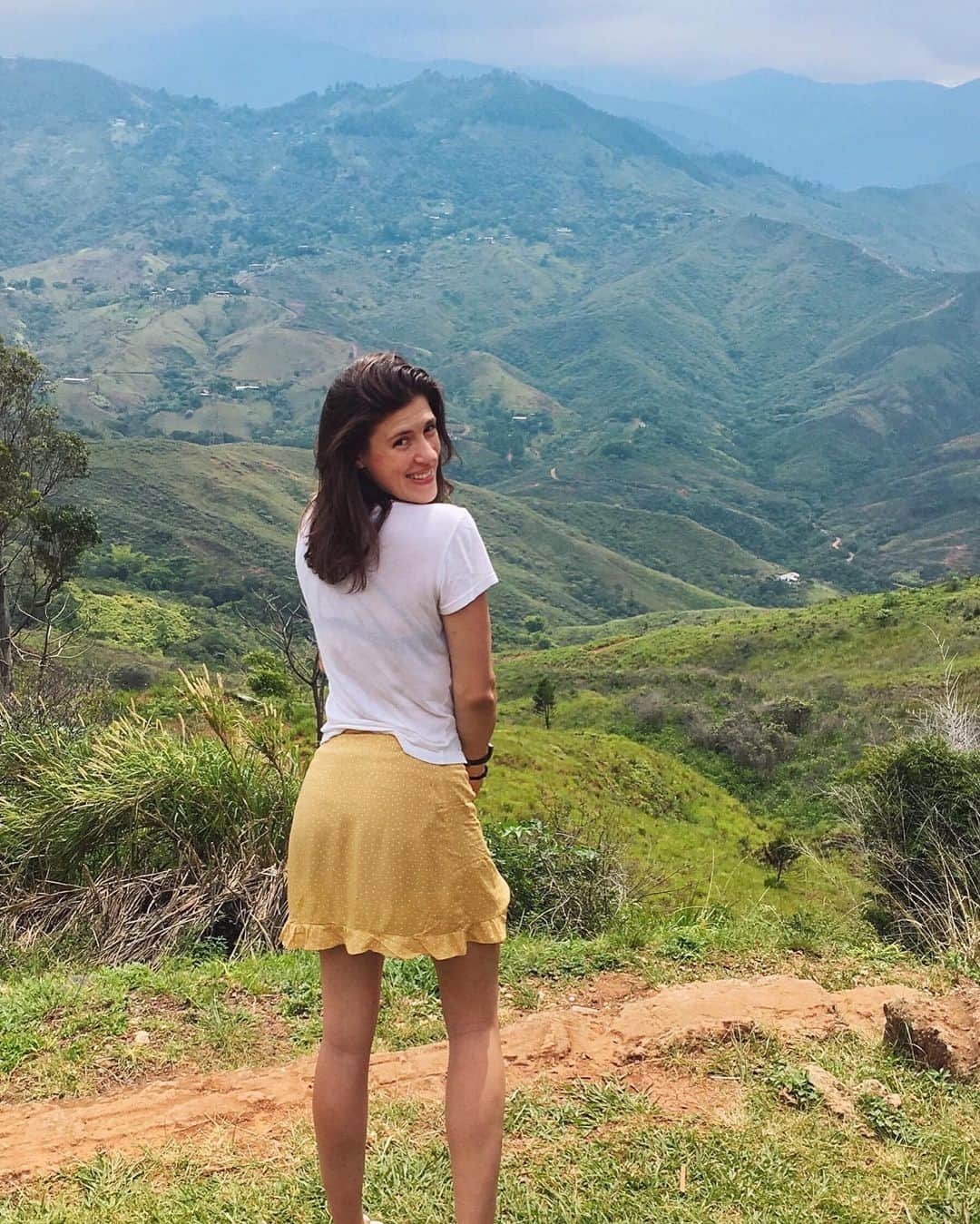 ケリー・ハーリーのインスタグラム：「We had a few extra hours in Cali Colombia 🇨🇴, so we pick the spot with the best views ⛰」