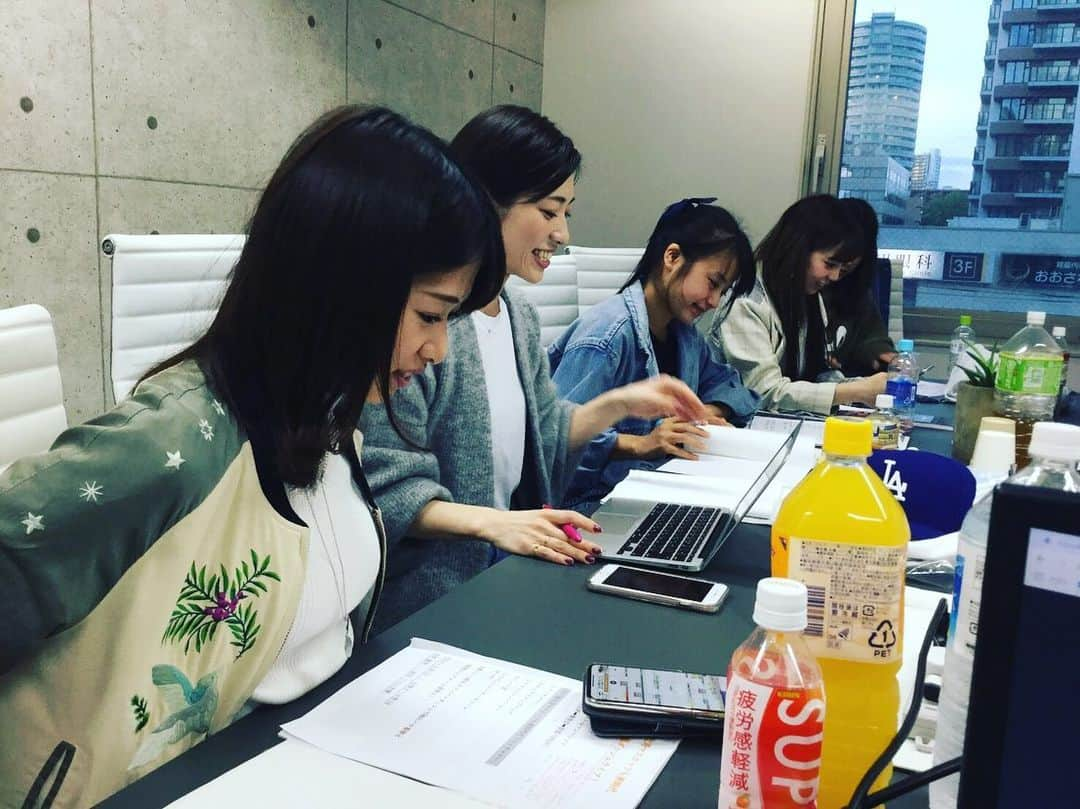 市川まさみさんのインスタグラム写真 - (市川まさみInstagram)「‪恵比寿マスカッツも新時代 開幕ダッシュライブ！  今回初めて自分達で構成を練って 何回も打ち合わせをして ここまで作ってきた。  でも反省点を上げれば 数えきれなくて… 『失敗から学べばいい』  今日言われたその言葉に どんなに救われたか分からない。  たとえ失敗しても 自信を持ってやり切ればいいんだって。  少し前まで何も出来なかった。  今はこうして仲間と悩み考え 生み出す素晴らしさを学べて 本当に良かったと思う。  そして、 その大切さを教えてくれる 頼もしい方々の存在にも 胸に収まらないくらいの 感謝でいっぱい。  マスカッツに入れて こんなに貴重な経験を させて貰えた事で凄く成長出来た 令和一発目！  皆んなの顔つきも日に日に 頼もしくなってきた今。  そんな今だからこそ高見を目指して 志しを一つに『仲間』と突き進みたい！  突き進んだ先の景色を見てみたい！  失敗しようが、泥臭かろうが 仲間と共に全力で駆け抜けて 観に来てくれる人達に 最高のライブを届ける！」5月7日 4時45分 - ichii710