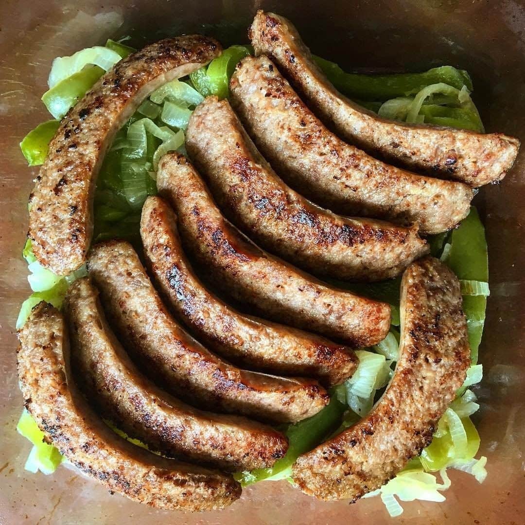 ジョンソンヴィルのインスタグラム：「In case you didn't know, it's grilling season. Thanks for the awesome photo share (and sausage pun), @johnknoah 🌭 🌭 🌭 🌭 🌭 "Having the WURST time #cooking these. Simmer, slice, and sauté!" via @johnknoah」