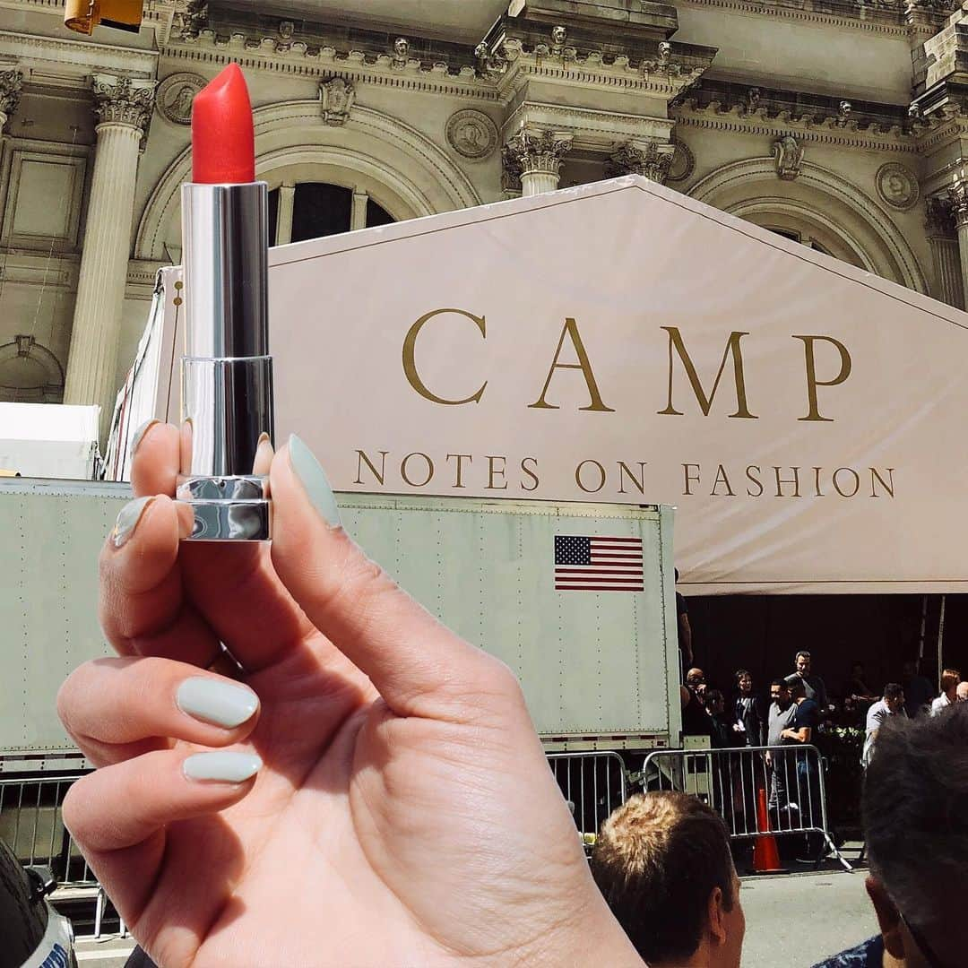 Maybelline New Yorkさんのインスタグラム写真 - (Maybelline New YorkInstagram)「We’re getting ready for fashion’s biggest night! 😍 Stay tuned to our feed and Instagram Story to see all the glammed up  looks! Who are you most excited to see tonight? #metgala #metcamp」5月7日 5時05分 - maybelline