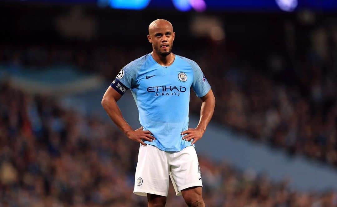 カルロス・テベスのインスタグラム：「Kompany to the rescue for City. 1-0!」