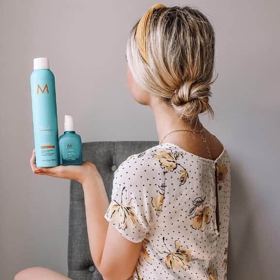 Moroccanoilさんのインスタグラム写真 - (MoroccanoilInstagram)「Starting our week with this effortless chignon created by @hannah_noland. How would you style this look?」5月7日 5時33分 - moroccanoil