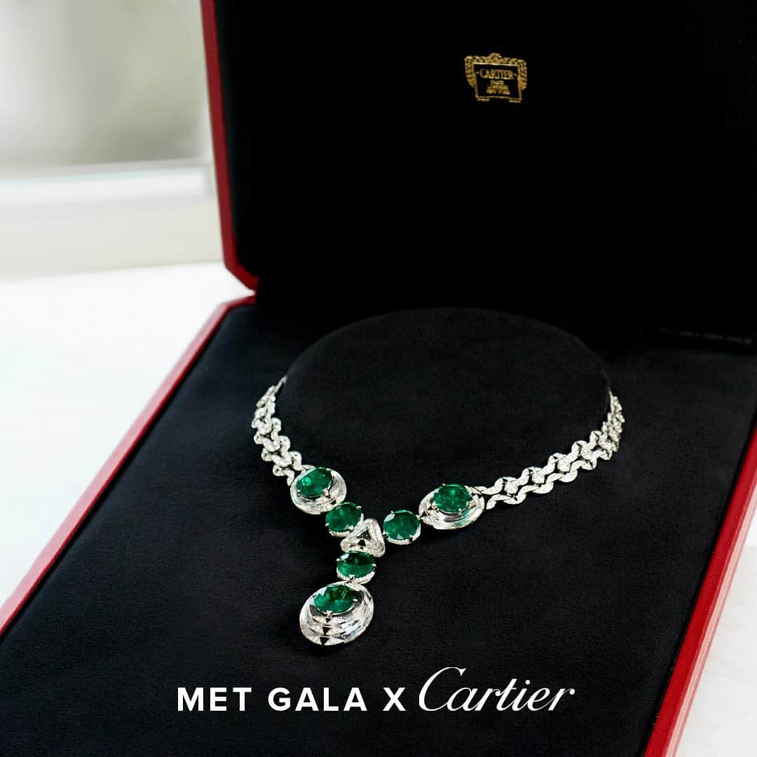 カルティエさんのインスタグラム写真 - (カルティエInstagram)「A first look at the newest #CartierHighJewelry Collection: Magnitude. Designed in the workshops of Paris, this necklace will debut exclusively at the #MetGala in New York tonight. Stay tuned!」5月7日 5時33分 - cartier