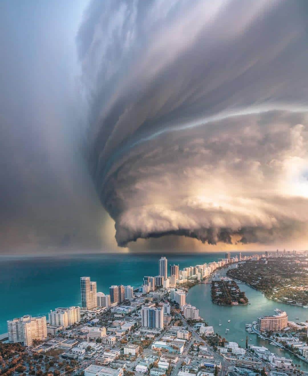 Wonderful Placesさんのインスタグラム写真 - (Wonderful PlacesInstagram)「Amazing clouds above Florida ✨😱😱😱✨ . Pics and edited by ✨✨@shavnore✨✨ #wonderful_places for a feature ❤️」5月7日 5時40分 - wonderful_places