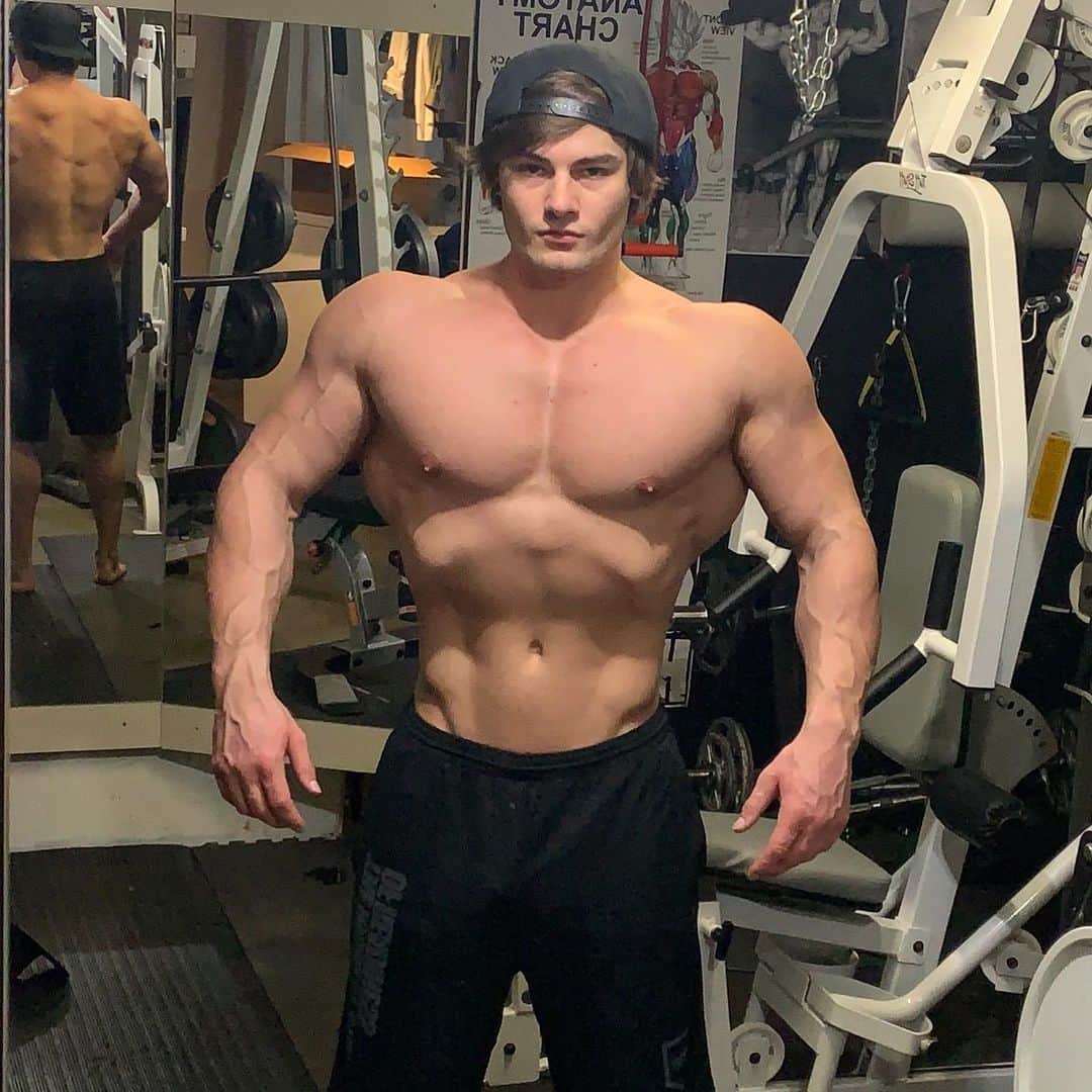 Jeff Seidさんのインスタグラム写真 - (Jeff SeidInstagram)「Rare pics of me bulked up lool. Been bulking for 1.5 months now. 14 years in the making and I can finally see my goal coming to life.」5月7日 5時43分 - jeff_seid