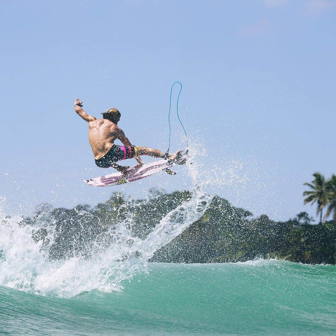 hurleyさんのインスタグラム写真 - (hurleyInstagram)「Now entering Panamanian airspace. ⠀⠀⠀ We took a little trip with @yadin_nicol, @filipetoledo, and @barronmamiya to Central America. ⠀⠀⠀ On Wednesday, 5.8.19, you’ll see just how much fun we had. ⚡️🌊🌴」5月7日 5時43分 - hurley