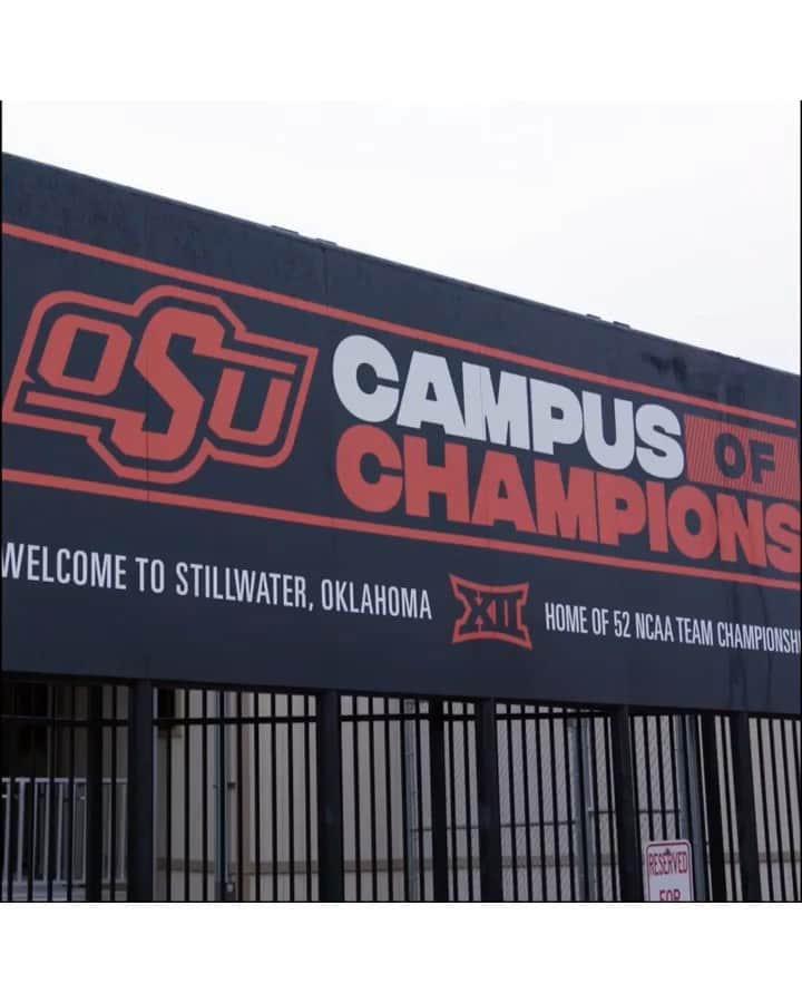 リッキー・ファウラーのインスタグラム：「Hardest part about being #1 and reigning national champs? Everybody wants your spot... #DrivenGC season ✌️ starts tonight at 9pm ET on @golfchannel #GoPokes」