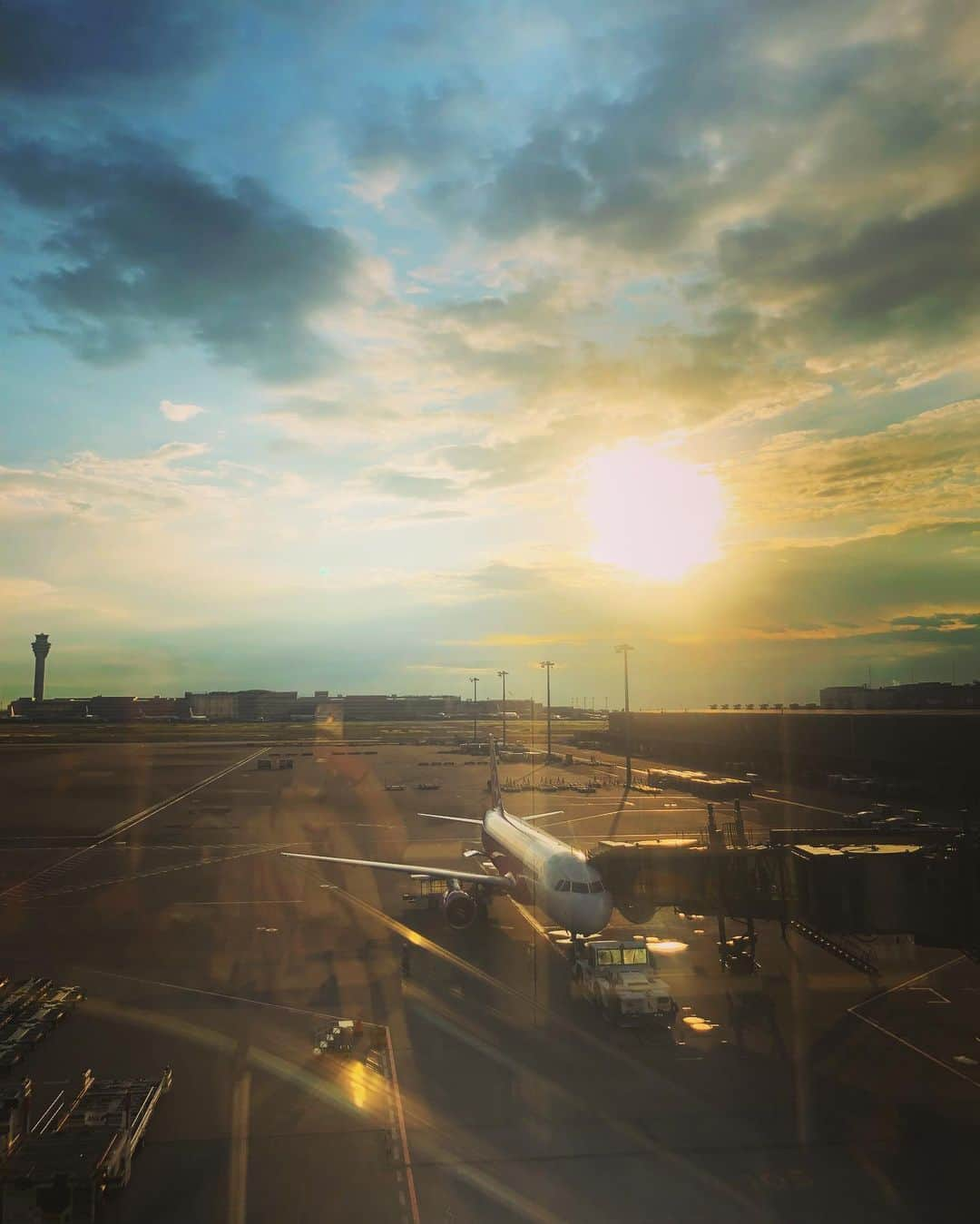 井上侑さんのインスタグラム写真 - (井上侑Instagram)「少しばかり旅に出る  #input #trip #airplane #你好 #好吃 #早上好 #sunrise」5月7日 5時54分 - yuinouehappy