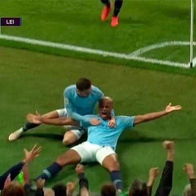 カルロス・テベスのインスタグラム：「No way to stop that shot from Kompany」