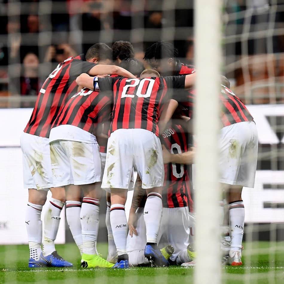 アレッシオ・ロマニョーリのインスタグラム：「Ancora 3 partite, da onorare e da vincere #braviragazzi #uniti #MilanBologna #SanSiro @acmilan」