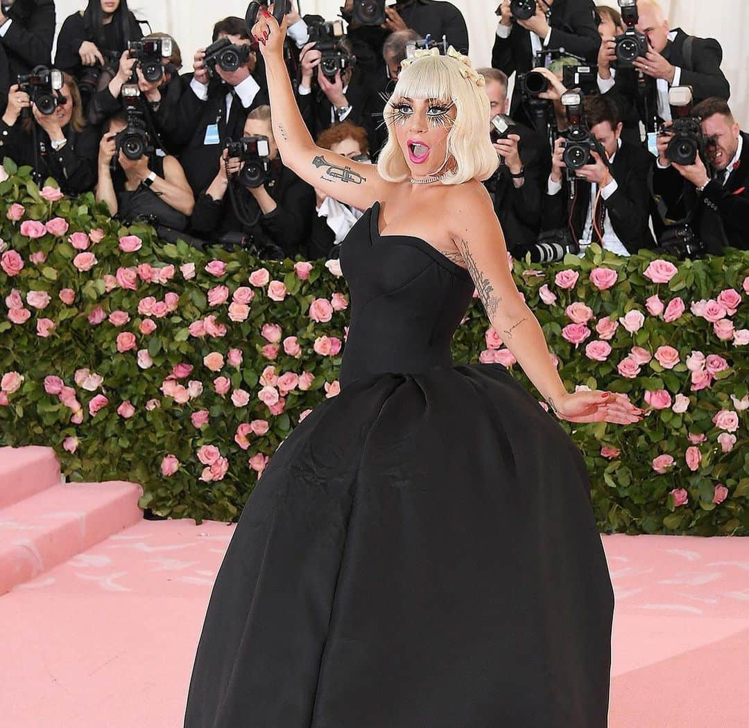 People Magazineさんのインスタグラム写真 - (People MagazineInstagram)「Lady Gaga has arrived at the Met Gala and she is stopping the show already! 💖Once again, she's proving that she can rock anything from a ball gown to her lingerie. | 📷: Jamie McCarthy/Getty, Dimitrios Kambouris/Getty, Neilson Barnard/Gett」5月7日 6時56分 - people