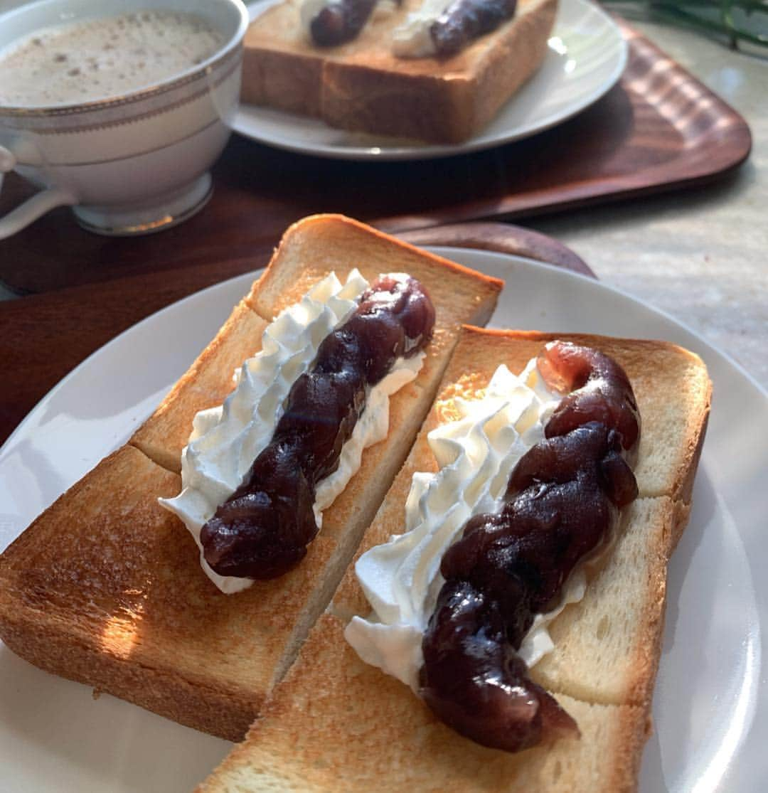 水谷雅子さんのインスタグラム写真 - (水谷雅子Instagram)「#おはようございます #モーニング#朝食 #breakfast #breakfastclub #goodmorning  #小倉トースト#ホイップクリーム #ゆで卵#シュガーレディ#sugarlady #カフェオレ#珈琲 #水谷雅子#水谷雅子beautybook50の私  今朝は青空が広がったいい天気☀️ 洗濯日和になりそうです！ 風が強いので飛ばされないように! GW明けですが、頑張って行ってらっしゃい😊🤚💖」5月7日 6時59分 - mizutanimasako