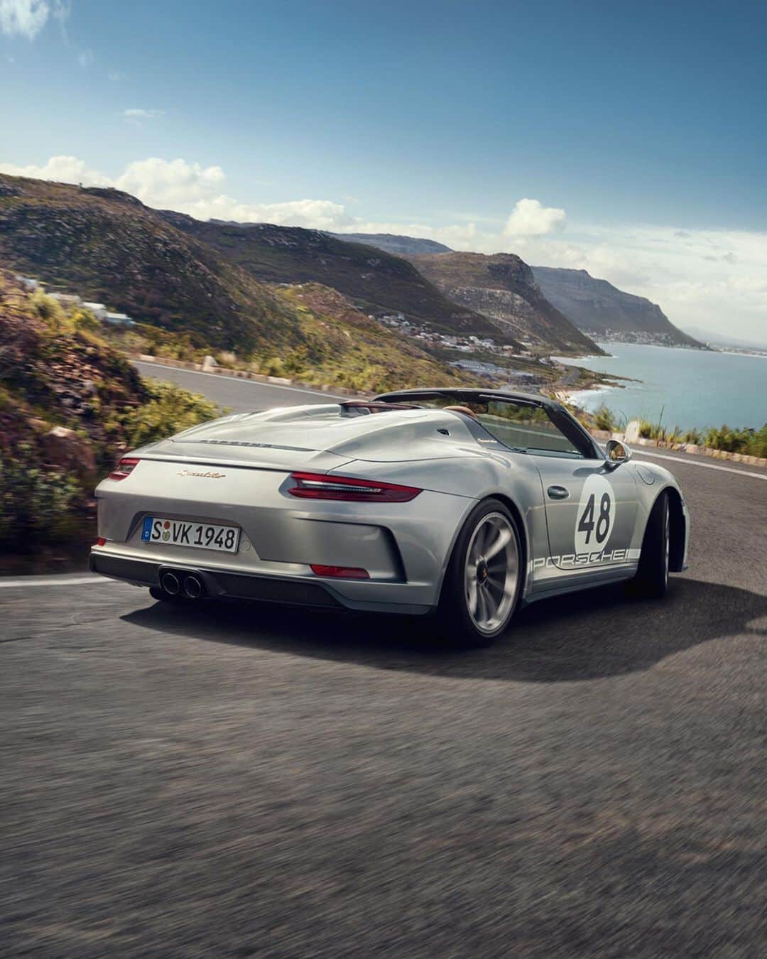 Porscheさんのインスタグラム写真 - (PorscheInstagram)「The new 911 Speedster. Our tribute to the dream of the sports car. Lightweight. Powerful. Daring. The latest chapter in a timeless story of speed. #New911Speedster #Tributetoadream #TimelessMachine #911Speedster #Porsche __ Combined fuel consumption in accordance with EU 6: 911 Speedster: 13,8 l/100 km; CO2 emissions: 317 g/km」5月7日 7時01分 - porsche