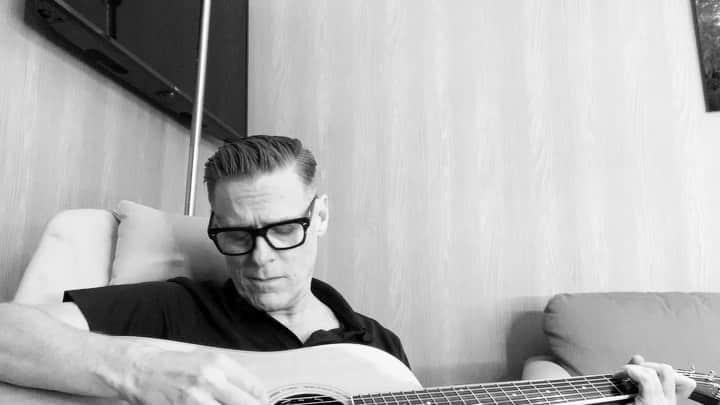 ブライアン・アダムスのインスタグラム：「The chorus of “where even angels fear to tread” from the album “on a day like today” in 1998 #bryanadamsonadayliketoday」