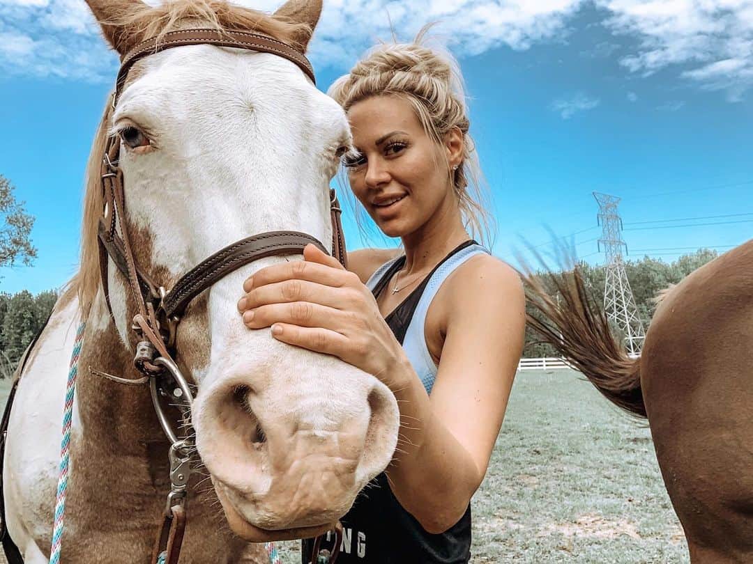 Kindly Myersさんのインスタグラム写真 - (Kindly MyersInstagram)「Tex is an absolute angel of a horse. Truly a unicorn. So happy to have him.」5月7日 7時21分 - kindlymyers