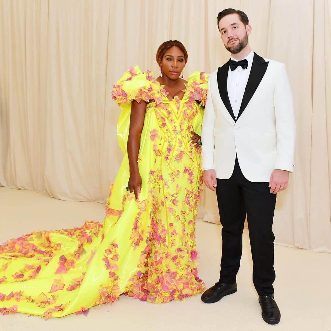 Cosmopolitanさんのインスタグラム写真 - (CosmopolitanInstagram)「SERENA’S DRESS 😍 SERENA’S CUTE HUBBY 😍 THIS IS AN ALL-CAPS SITUATION SORRY NOT SORRY 😍 #MetGala」5月7日 7時19分 - cosmopolitan