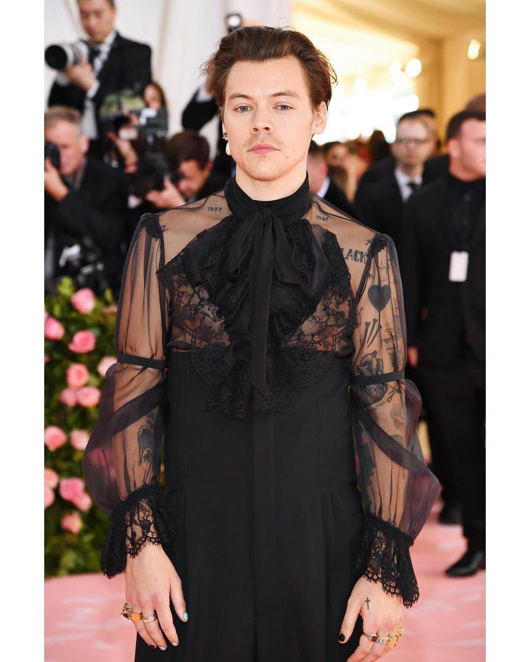 GQさんのインスタグラム写真 - (GQInstagram)「@HarryStyles arrives to the #MetGala in @Gucci.」5月7日 7時20分 - gq