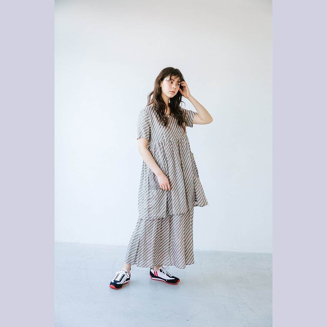 パトリックラボのインスタグラム：「STREET, GIRLY or MODE? あなたのタイプは？ 定番スニーカーでつくるトレンドスタイル。 着こなしがどんどん軽やかになるこれからの季節。それに合わせて、足元もアクティブなスニーカーに履き替えたい！今回は〈パトリック〉の定番スニーカーから9足をピックし、すべての女の子の参考となるよう、STREET、GIRLY、MODEという3つのテイストごとに着こなしをご紹介。レクチャーしてくれたのは、多くのファッション誌で活躍されているスタイリストの仲子菜穂さんです。  #patrick_labo #patrickshoes #sneaker #sneakers #shoes #kicks #靴 #instashoes #instakicks #sneakerhead #sneakerheads #nicekicks #sneakerfreak #kickstagram #shoestagram #patrickshoes #パトリック #パトリックスニーカー#madeinjapan #french #patrickpeople #2019ss #patrick新作情報 #復刻カラー #marathonシリーズ #クラゲ #春スニーカー #夏スニーカー #カラフルスニーカー」