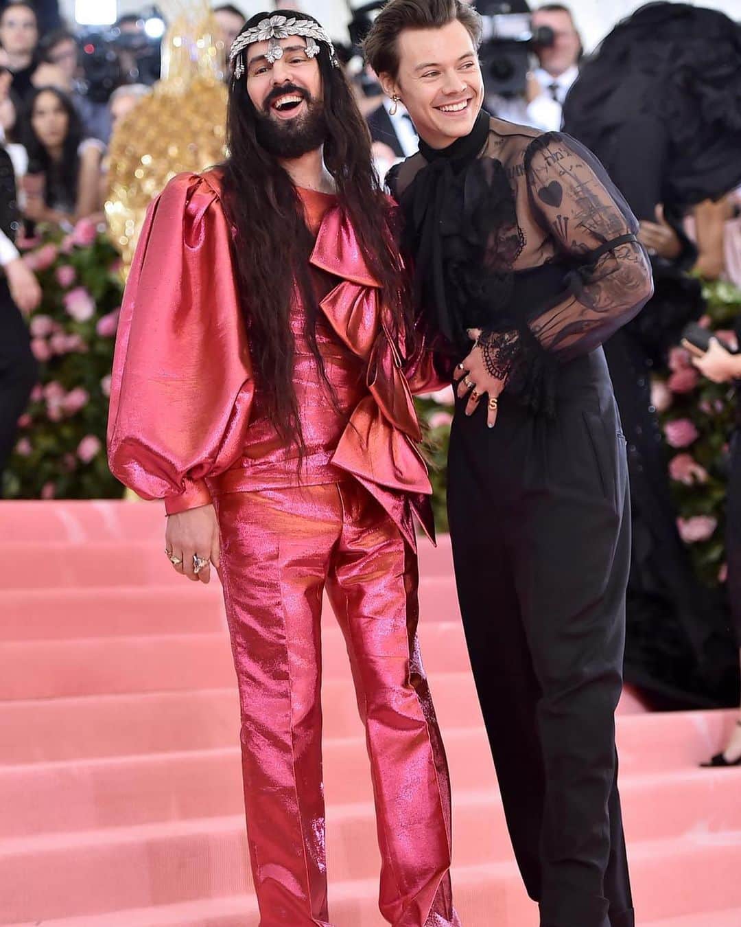 Vogue Parisさんのインスタグラム写真 - (Vogue ParisInstagram)「The world’s biggest designers got the chance to flex their creative muscles last night at the MET Gala in New York, riffing on the theme of Susan Sontag’s ‘Notes on Camp’’ and taking to the red carpet  themselves besides their muses. See our selection of the night’s greatest design duos. #MetGala2019 #metcamp #metball」5月7日 16時44分 - voguefrance