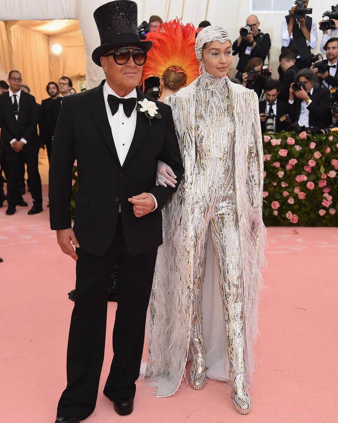 Vogue Parisさんのインスタグラム写真 - (Vogue ParisInstagram)「The world’s biggest designers got the chance to flex their creative muscles last night at the MET Gala in New York, riffing on the theme of Susan Sontag’s ‘Notes on Camp’’ and taking to the red carpet  themselves besides their muses. See our selection of the night’s greatest design duos. #MetGala2019 #metcamp #metball」5月7日 16時44分 - voguefrance