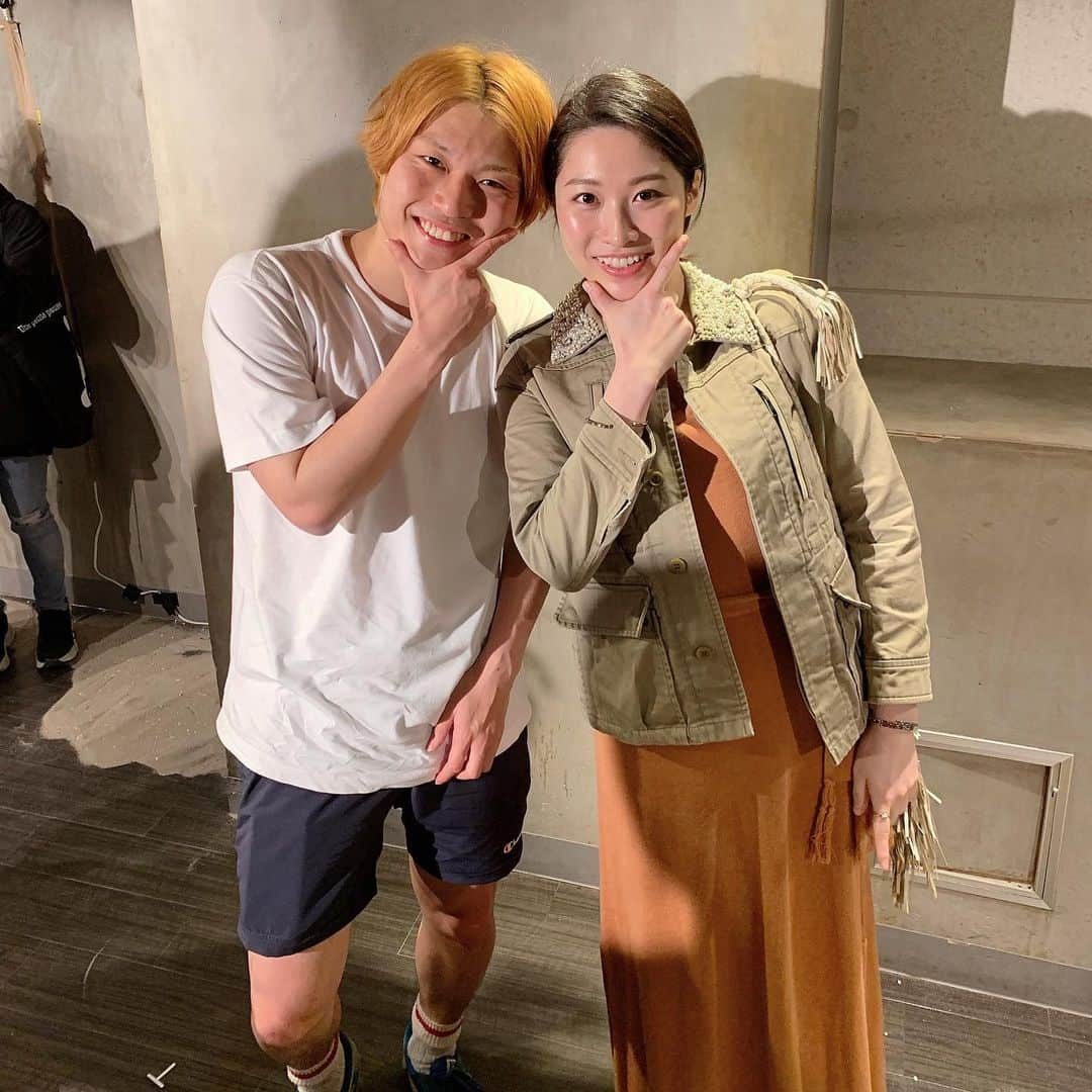 春原未来さんのインスタグラム写真 - (春原未来Instagram)「#シャララな2人 #新宿三丁目 #新宿眼科画廊 にて観てきました。 . #新橋探偵物語 で #共演 した #セックス探偵 の #長野こうへい くんと。#金髪 だと印象違うね！早く #黒髪 に戻したいって言ってた。私もそのほうが良いと思います。笑 . #佐藤さき #赤田耕哉 #伊藤ももこ #大久保輝人 #門田宗大 #小林風花 #中野匡人 #藤原希 #増田朋弥 #千秋楽 #お疲れさま #果無 の #決めポーズ #春原未来」5月7日 16時49分 - sunohara_miki