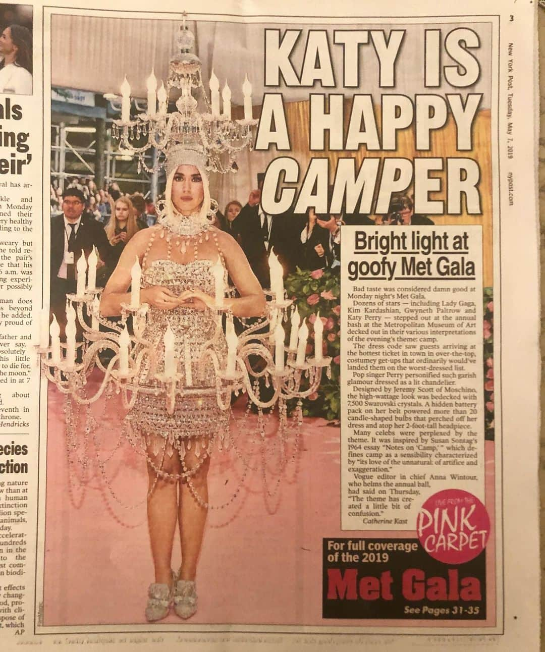 Moschinoさんのインスタグラム写真 - (MoschinoInstagram)「⭐️❤️⚡️ @katyperry @nypost #metcamp @itsjeremyscott #moschino #katyperry #metgala @swarovski @michaelschmidtstudios」5月7日 16時59分 - moschino