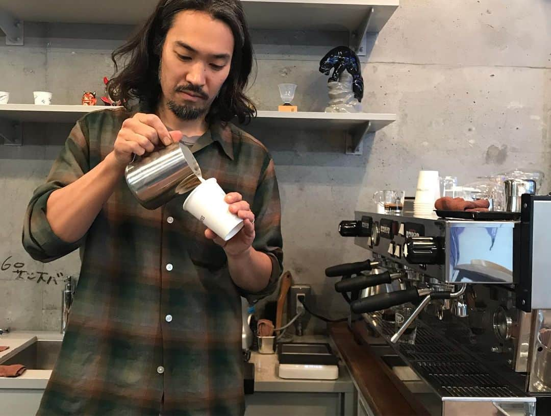 goodcoffeemeさんのインスタグラム写真 - (goodcoffeemeInstagram)「Cool place to have a coffee, great music, and some pretty hip fashion too. @obscuracoffeeroasters beans, training by @taka_ishitani 👍🏻👍🏻 @vja  #wackomaria #paradisetokyo #goodcoffee_ikejiriohashi #goodcoffee_nakameguro #goodcoffee_tokyo #obscuracoffeeroasters #takaishitani」5月7日 16時52分 - goodcoffeeme