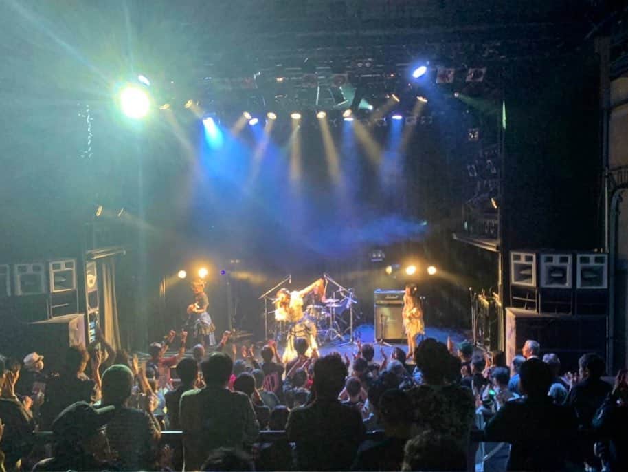 yucat（加藤有加利）さんのインスタグラム写真 - (yucat（加藤有加利）Instagram)「HUG ROCK FESTIVAL 2019 GW 渋谷14会場行き来自由のサーキットイベント。 今回も渋谷WWWで出演させていただきました。 プラネタリウムワンマンぶりのライブだったので3ヶ月ぶりのライブでした。 やっぱりライブしてる時が一番幸せだし一番生きてるって感じがします。 それもこれも足を運んでくれたみんなのおかげです。ありがとうございました！！ また一緒に音楽しましょー🎤🎶 フルバンド編成は半年ぶり。 楽し過ぎる。大好きな仲間です。 Vo.yucat Gt.YASHIRO Ba.萩原みのり Dr.小久保里沙 Mani.久保こーじ ・ 主催ハグてっぺいさんいつもありがとうございます(ﾟ∀ﾟ)すごい髪型になっていてびっくり🤡笑 ・ ・ いよいよ次回ライブは岡山城でワンマンライブです🏯 ・ #yucat #加藤有加利 #rythem #singer #singersongwriter #ライブ #live #livehouse #渋谷 #渋谷www #ハグロック #GW #ガールズバンド #girlsband #music #ハグてっぺい」5月7日 16時52分 - yucat1031
