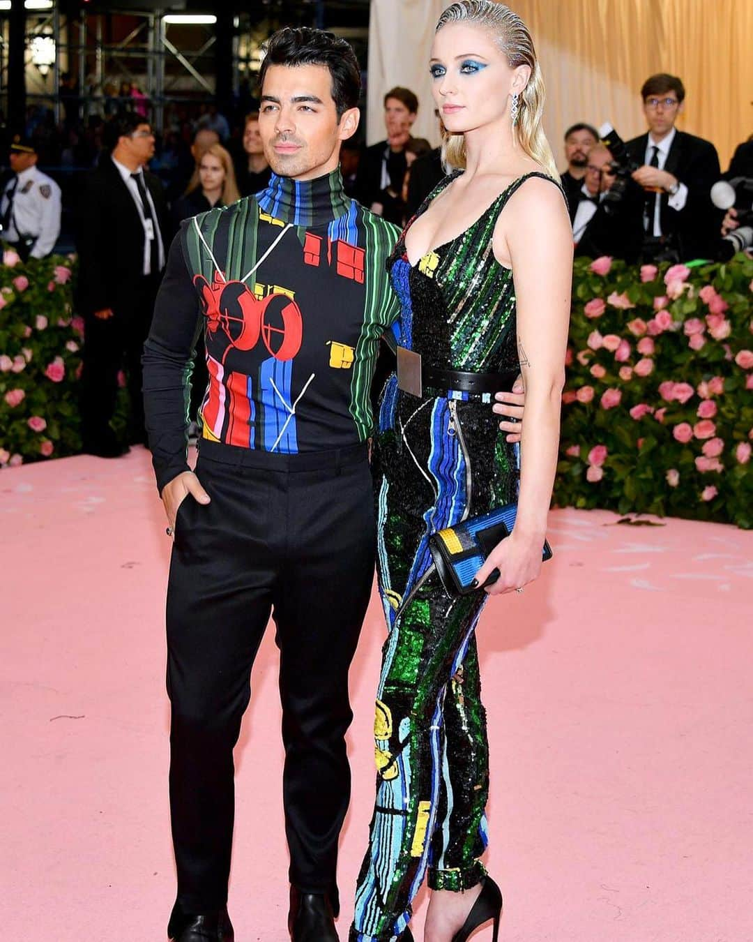 Vogue Parisさんのインスタグラム写真 - (Vogue ParisInstagram)「With the theme of ‘Notes on Camp’’ based on Susan Sontag’s 1964 essay, last night’s MET Gala was a piece of performance art. So when some of the world‘s biggest actors took to fashion’s biggest red carpet, it’s no surprise that they were right at home. Take a look through our pick of the best looks spotted on actors. #MetGala2019 #metcamp #metball」5月7日 16時59分 - voguefrance