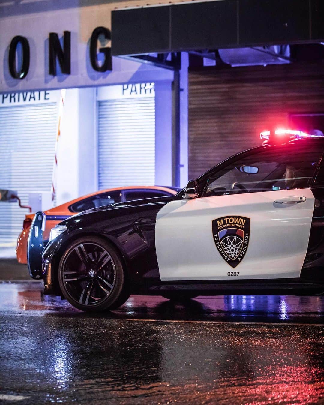 BMWのインスタグラム：「A crime scene where you would like to be a forensic.  #BMW #M_TOWN #BMWM __ BMW M2 Coupé: Fuel consumption in l/100 km (combined): 8.5. CO2 emissions in g/km (combined): 199.  BMW M4 Coupé: Fuel consumption in l/100 km (combined): 10.2 - 9.9 (9.5 - 9.3). CO2 emissions in g/km (combined): 232 - 225 (217 - 211).The values of fuel consumptions, CO2 emissions and energy consumptions shown were determined according to the European Regulation (EC) 715/2007 in the version applicable at the time of type approval. The figures refer to a vehicle with basic configuration in Germany and the range shown considers optional equipment and the different size of wheels and tires available on the selected model. The values of the vehicles are already based on the new WLTP regulation and are translated back into NEDC-equivalent values in order to ensure the comparison between the vehicles. [With respect to these vehicles, for vehicle related taxes or other duties based (at least inter alia) on CO2-emissions the CO2 values may differ to the values stated here.] The CO2 efficiency specifications are determined according to Directive 1999/94/EC and the European Regulation in its current version applicable. The values shown are based on the fuel consumption, CO2 values and energy consumptions according to the NEDC cycle for the classification. For further information about the official fuel consumption and the specific CO2 emission of new passenger cars can be taken out of the „handbook of fuel consumption, the CO2 emission and power consumption of new passenger cars“, which is available at all selling points and at https://www.dat.de/angebote/verlagsprodukte/leitfaden-kraftstoffverbrauch.html.」