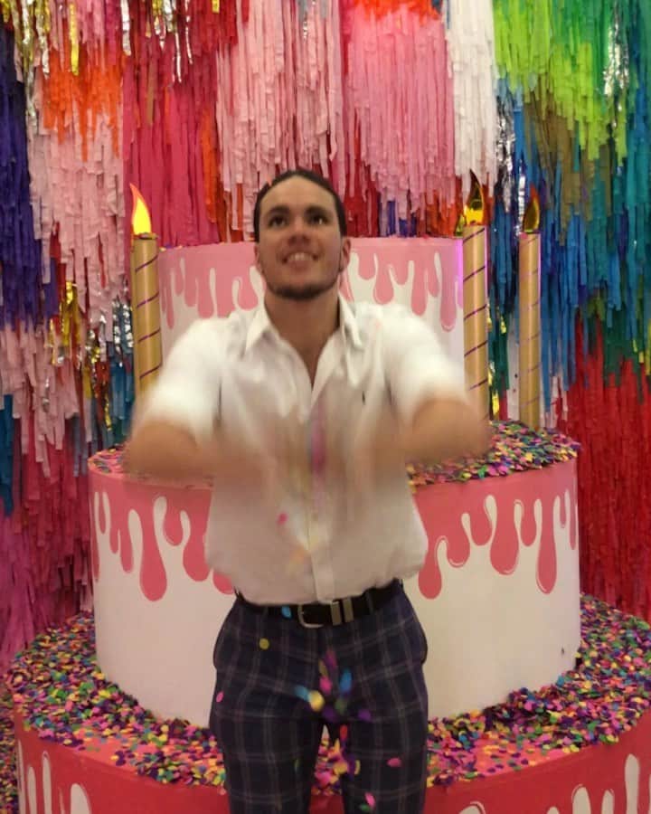 エミリー・シーボームのインスタグラム：「Happy birthday to mum and dads second favourite child! Swipe across to see the best of @will_seebohm」