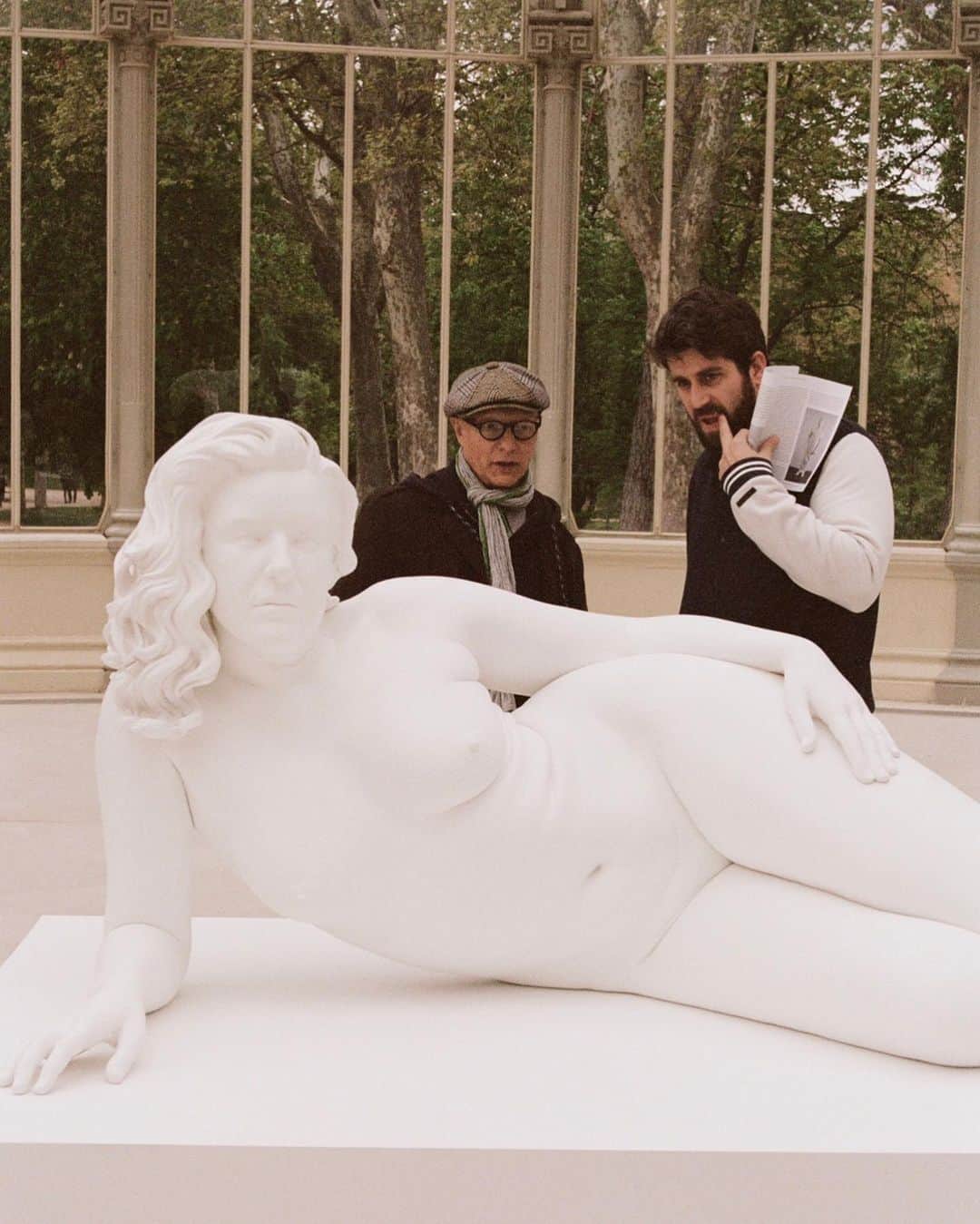 サラ・エレンさんのインスタグラム写真 - (サラ・エレンInstagram)「Sculpture of a nude woman by Charles Ray at the Crystal Palace in Madrid wearing @shonajoy_ 💫」5月7日 17時25分 - sarahellen