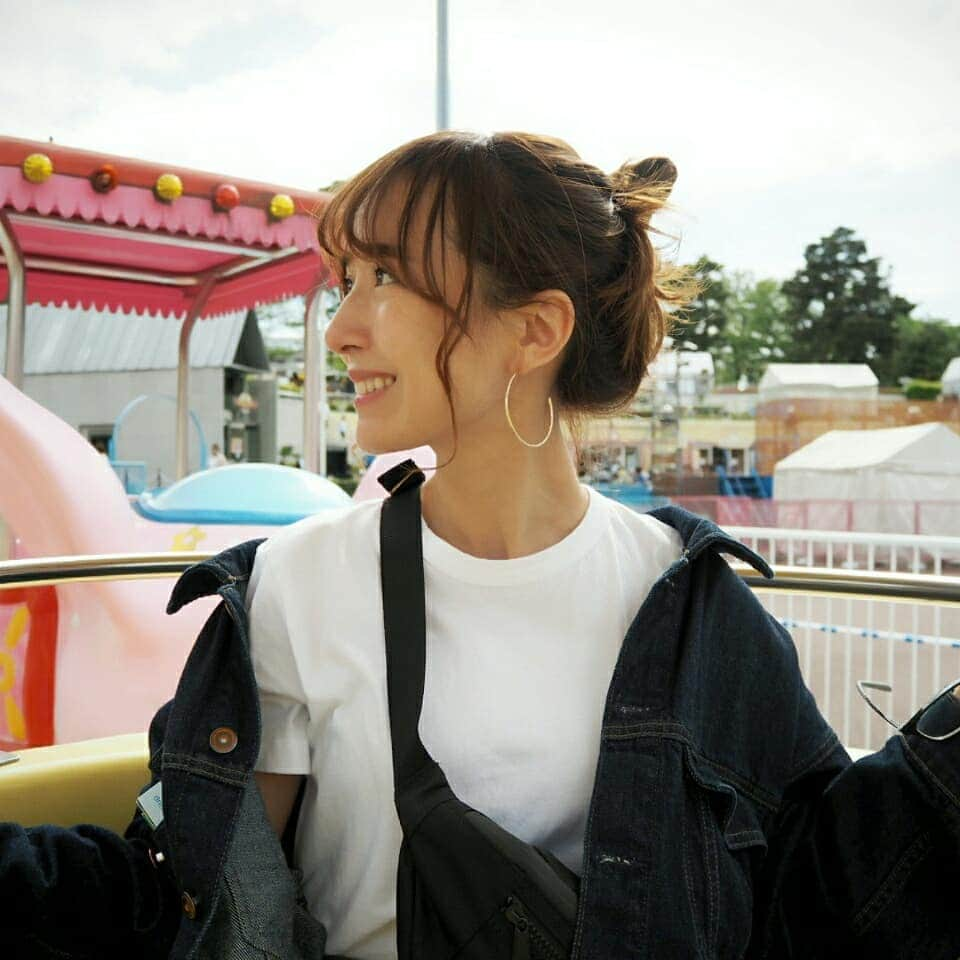 山川恵里佳さんのインスタグラム写真 - (山川恵里佳Instagram)「・ ・ ゆうえんち🎢🎠🎡 ・ ・ ・ #コーヒーカップ まったく回さなかった人🌀大人になると回転する乗りものが苦手になるのはナゼだろう😂#遊園地 のハッピーオーラにのまれて#シャボン玉 やっちゃう人😘#観覧車 からの景色が良すぎた💚」5月7日 17時17分 - erika_3_official