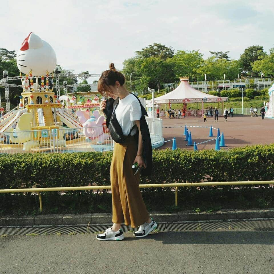 山川恵里佳さんのインスタグラム写真 - (山川恵里佳Instagram)「・ ・ ゆうえんち🎢🎠🎡 ・ ・ ・ #コーヒーカップ まったく回さなかった人🌀大人になると回転する乗りものが苦手になるのはナゼだろう😂#遊園地 のハッピーオーラにのまれて#シャボン玉 やっちゃう人😘#観覧車 からの景色が良すぎた💚」5月7日 17時17分 - erika_3_official