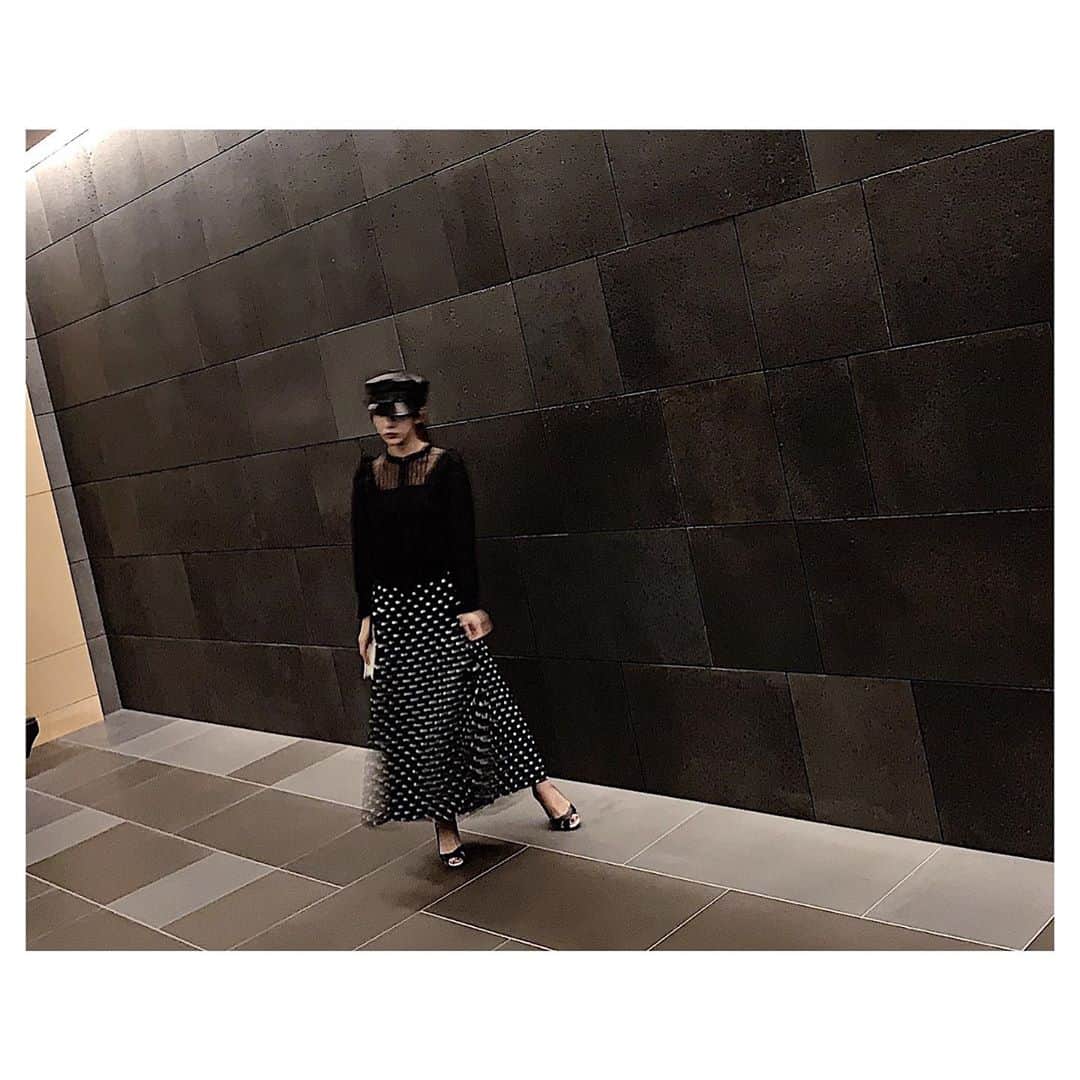 板野友美さんのインスタグラム写真 - (板野友美Instagram)「リハ終わりに… オシャレしてディナーしたよ😘❤️ . . .  photo by @yumi.higashino #友Style」5月7日 17時30分 - tomo.i_0703