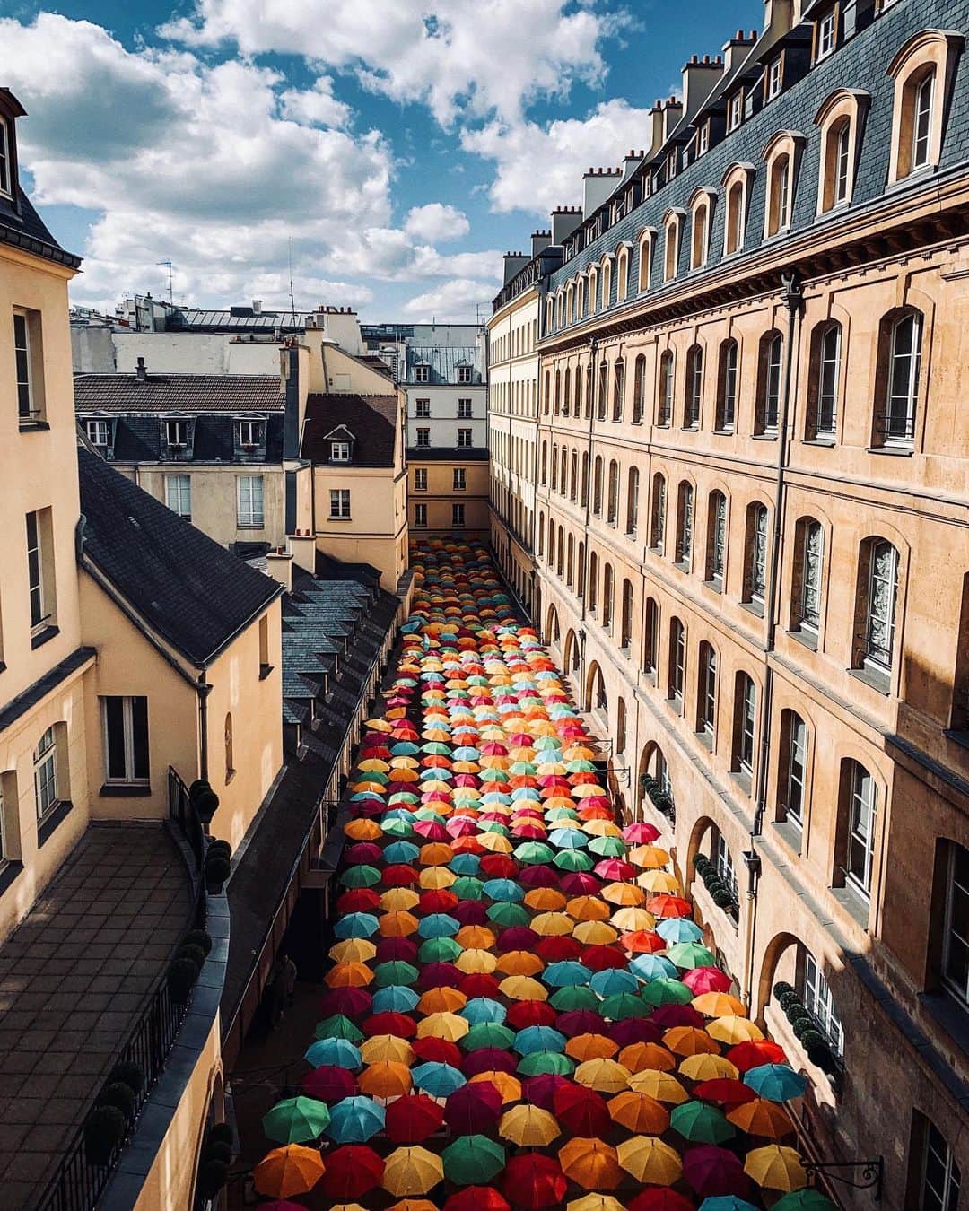 NICOLAS SIMOESのインスタグラム：「Unexpected meeting view 😍」
