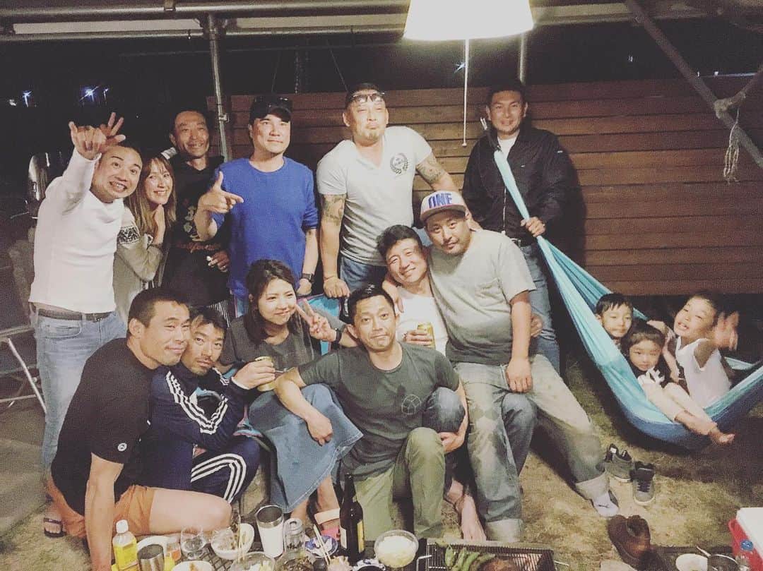 KAI_SHiNEのインスタグラム：「昭和からの付き合いも、 平成からの付き合いも。 令和になりましたね。 Congrats‼︎💃🏽🕺🎶 #shonan #local #umibowz #homesweethome #25年来の #friends」