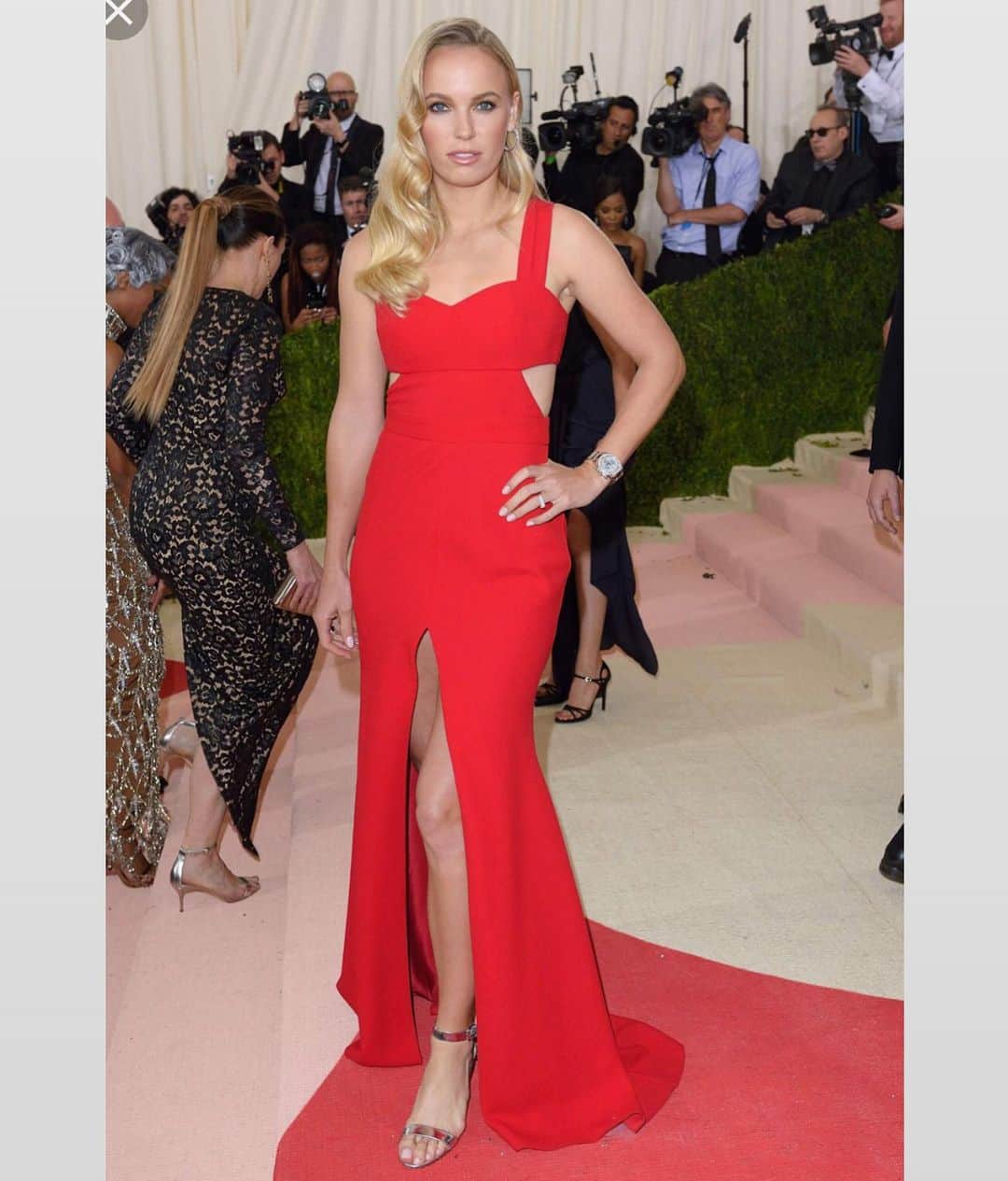 CarolineWozniackiさんのインスタグラム写真 - (CarolineWozniackiInstagram)「After seeing all the amazing pictures from last nights Met Gala, I felt like doing a throw back to my experience there!! #metgala」5月7日 17時41分 - carowozniacki