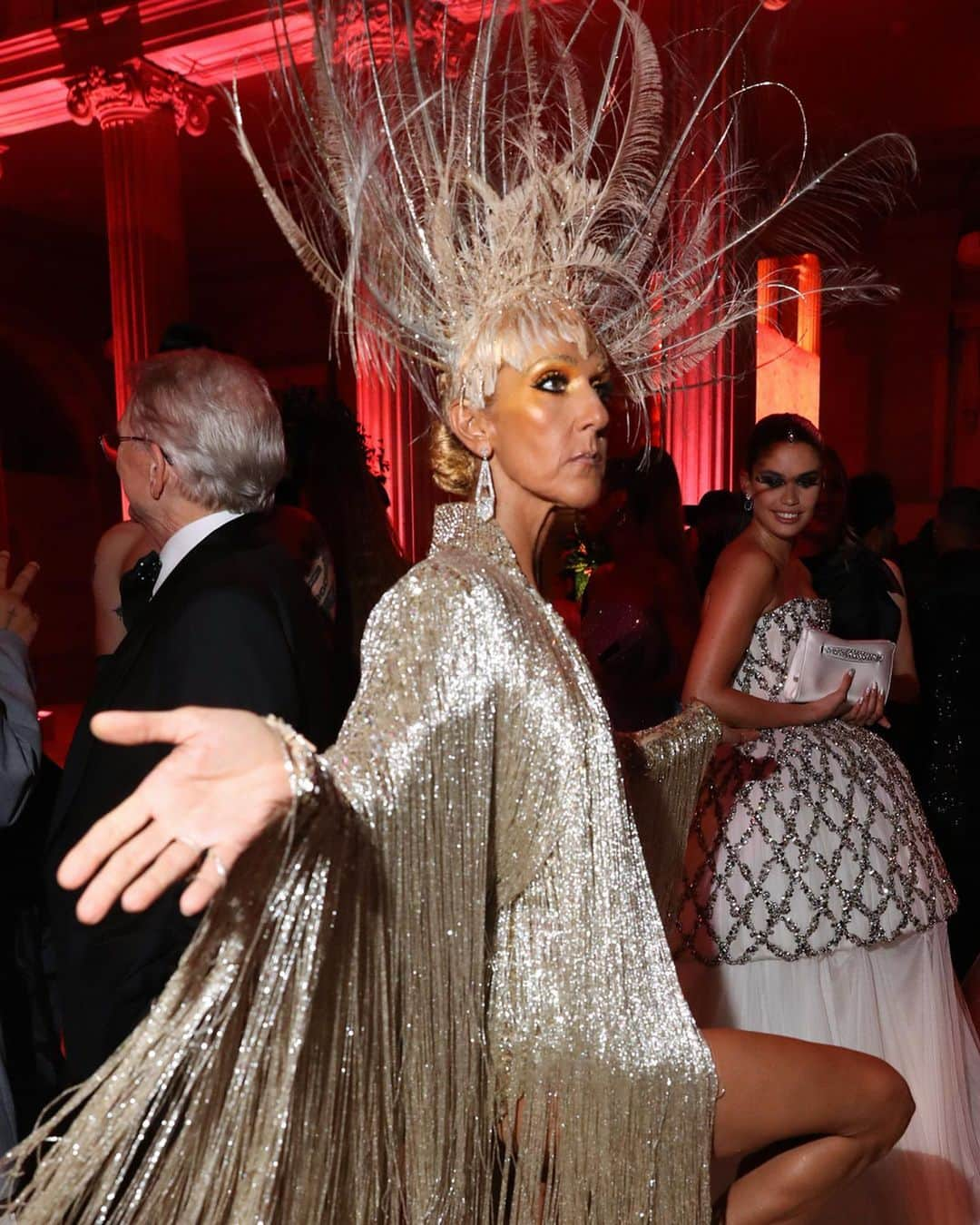 Vogue Italiaさんのインスタグラム写真 - (Vogue ItaliaInstagram)「The funniest moments from 2019 #MetGala! Swipe to see all the #MetCamp Guests and discover more via link in bio.」5月7日 17時36分 - vogueitalia