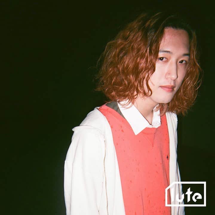 lute / ルーテのインスタグラム：「【Pick Up Artist : キタニタツヤ】 ソロ、バンド、楽曲提供など幅広く活動しているシンガーソングライター・キタニタツヤ(@inunohone)を紹介！ 5月31日には2度目のワンマンライブ「No H(e)aven for Her」を渋谷WWWにて開催🎉 . 左にスワイプしてね👆 . . Music by キタニタツヤ Photo by @rarara_camerara  #lute #lutemedia #music #キタニタツヤ」