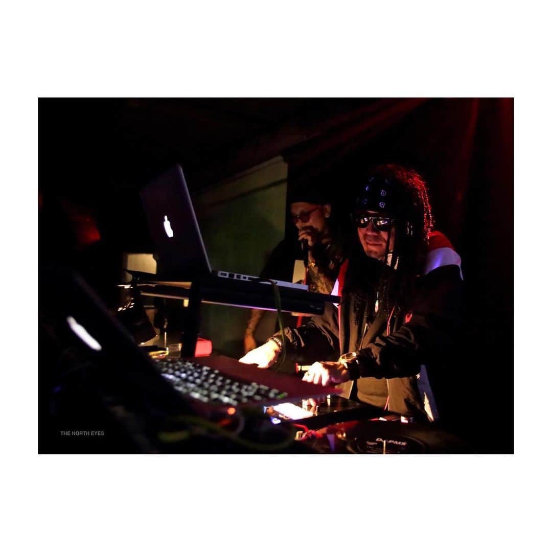 のインスタグラム：「DIABLO / AIM HIGH リリースツアー 山形市Loop  RepostBy @thenortheyes.phot: ""INFECTION" DJ PMX @djpmx_locohama  僕自身、17歳の時にPMXsoundに浜風のラップが乗った曲にどれだけ影響をうけただろうか。。 ドラマを見たくて横浜行ったし、 No pain No gainも体感させてくれた。 いつ聞いても、その時代のフレッシュな気持ちに戻してくれる。  そんなアーティスト貴方にもいませんか？僕にとってそんなアーティストの一人。DJ pmx @diablo_bowwow  #thenortheyes  #hiphopphotography  #djpmx #045BB" (via #InstaRepost @AppsKottage)」