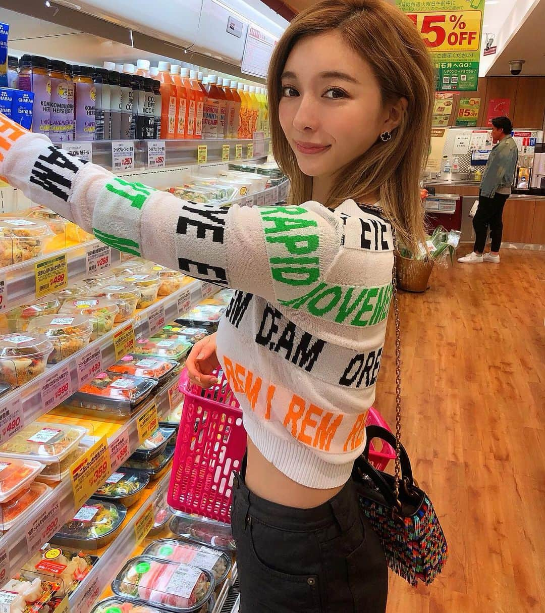 濱野りれさんのインスタグラム写真 - (濱野りれInstagram)「What are you gonna eat tonight??💞 I always get 'Natto' and ingredient of 'Miso-soup' at grocery store. Fermented food is good for health and Beauty too. Be healthy😇💞 .. 発酵食品大好き！ 朝ごはんはいつも納豆と味噌汁なのです🌼 .. #groceryshopping#grocerystore#mealplanning#natto#fermentedfoods#forbeauty#beautycare#goodhealth#healthyfoods#tokyolife#発酵食品#美容#美活#食べるの大好き#健康食」5月7日 17時53分 - riregram