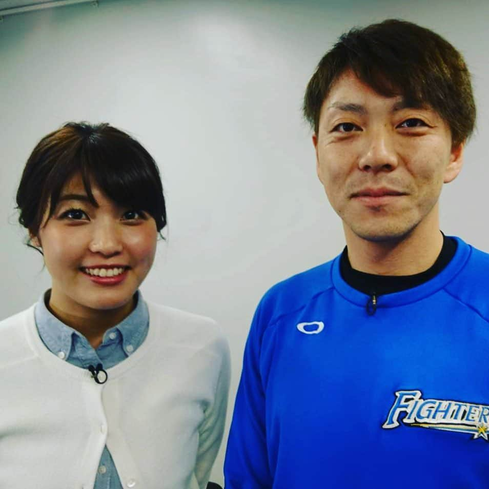 北海道テレビ「イチオシ！モーニング」さんのインスタグラム写真 - (北海道テレビ「イチオシ！モーニング」Instagram)「明日のイチモニ！スポーツコーナーでは前人未到の300ホールドを達成した宮西尚生投手のインタビューをお送りします！ お祝いに花束を渡したんですが、その花束にある細工をしてみたんです！ 受け取ってくれた宮西投手からは意外な反応？？ さらに手術後のひじの経過や 朝ごはんのお話まで色々聞いています！ 6時台、7時台のスポーツコーナーぜひご覧下さい！ #htb #イチモニ #スポーツ #スポーツコーナー #野球 #ファイターズ #宮西投手 #宮西尚生 投手 #インタビュー #300ホールド #達成 #前人未到 #大記録 #お祝い #祝 #北海道 #見てね」5月7日 18時07分 - htb_ichimoni