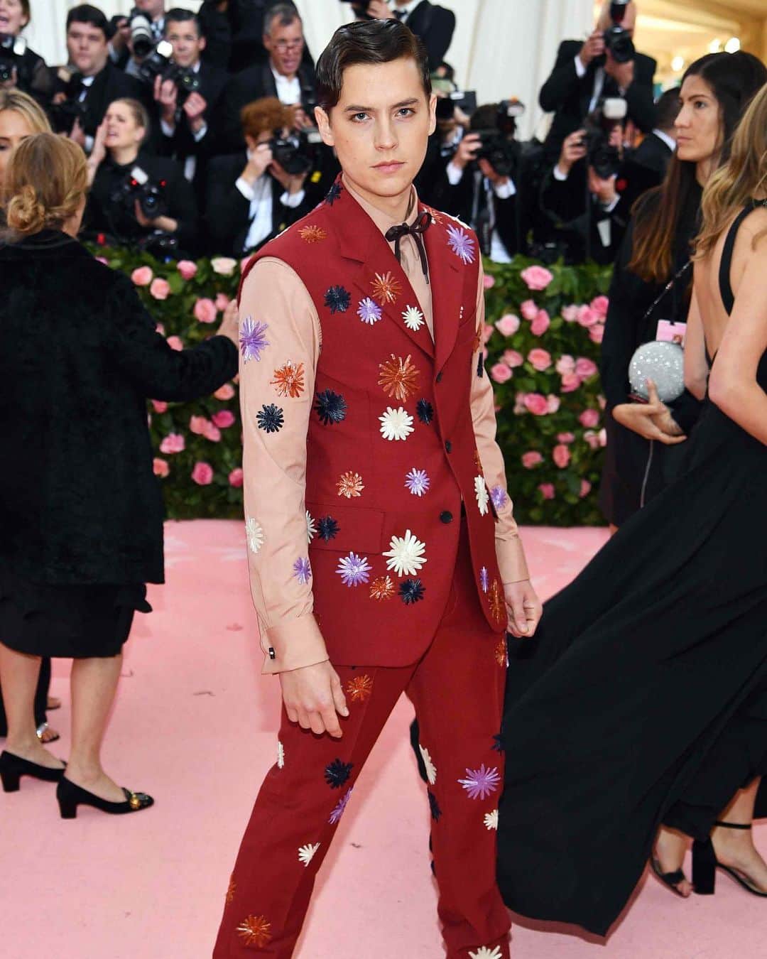 GQさんのインスタグラム写真 - (GQInstagram)「@colesprouse arrives to the #MetGala in @ferragamo. Head to our Stories for a behind-the-scenes look of his fitting.」5月7日 9時15分 - gq
